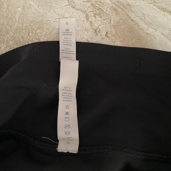Lululemon shorts size 6 - Picture 5 of 7